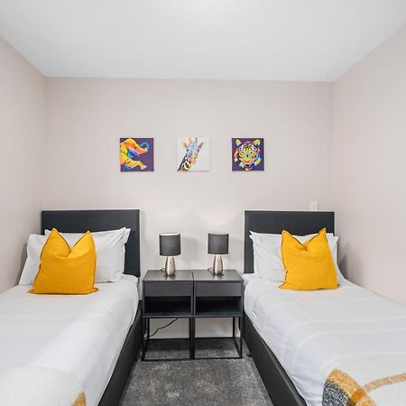 Central Location - 2 Bedroom Aptmt With Lake View Квінстаун Екстер'єр фото