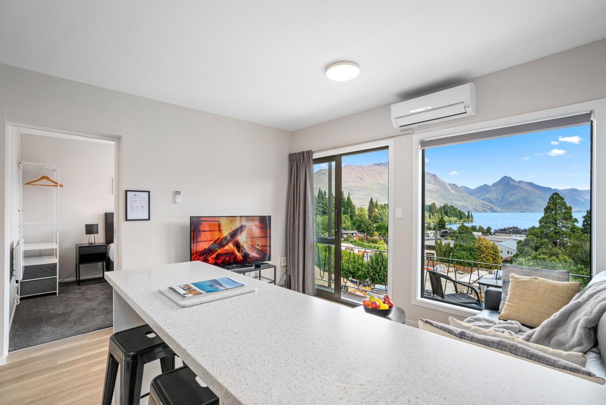 Central Location - 2 Bedroom Aptmt With Lake View Квінстаун Екстер'єр фото
