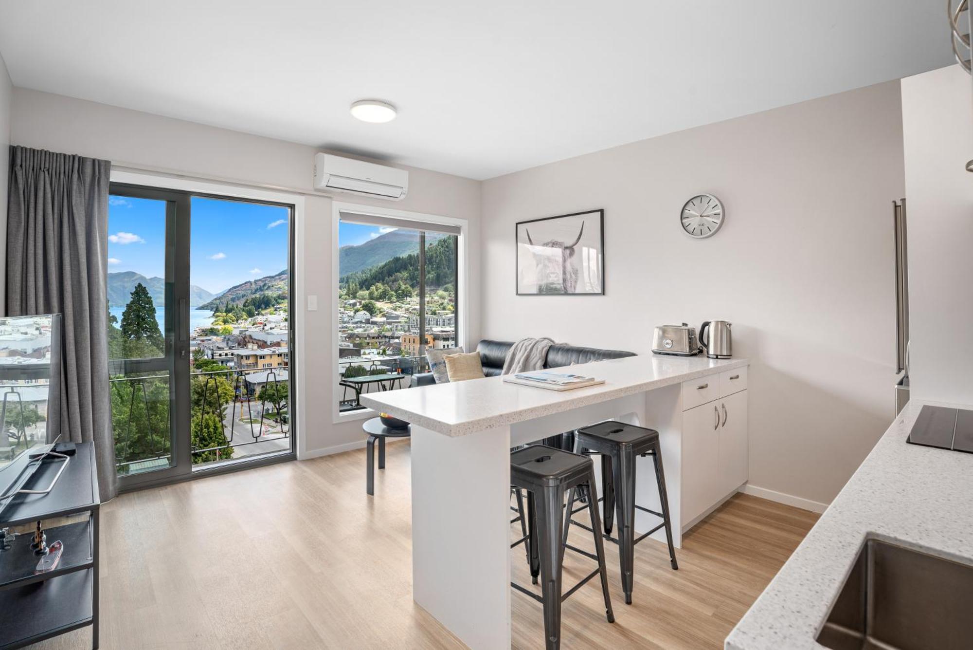 Central Location - 2 Bedroom Aptmt With Lake View Квінстаун Екстер'єр фото